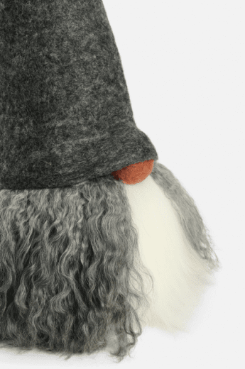 Åsas Tomtebod Vätten Oscar 68 cm, Grå Luva Gotlandsskinn