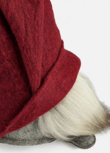 Åsas Tomtebod Vätten Sigge 28 cm, Röd Luva Islandsskinn