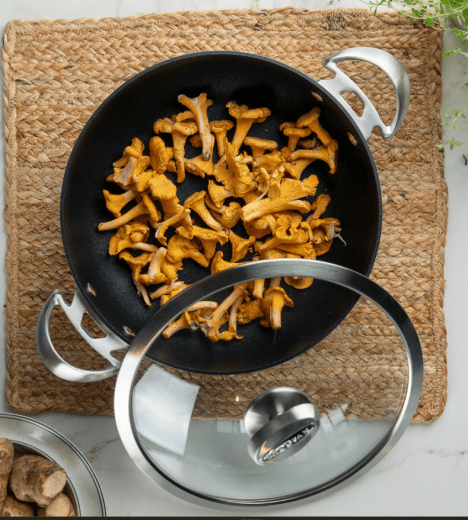 Scanpan CS+ Serveringspanna med två öron och lock 26 cm
