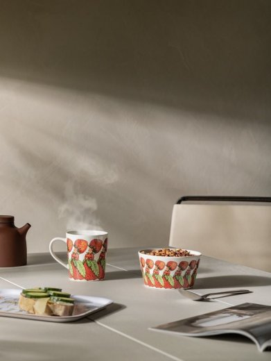 Elsa Beskow Mugg 40 cl med hänkel; Jordgubbsfamiljen